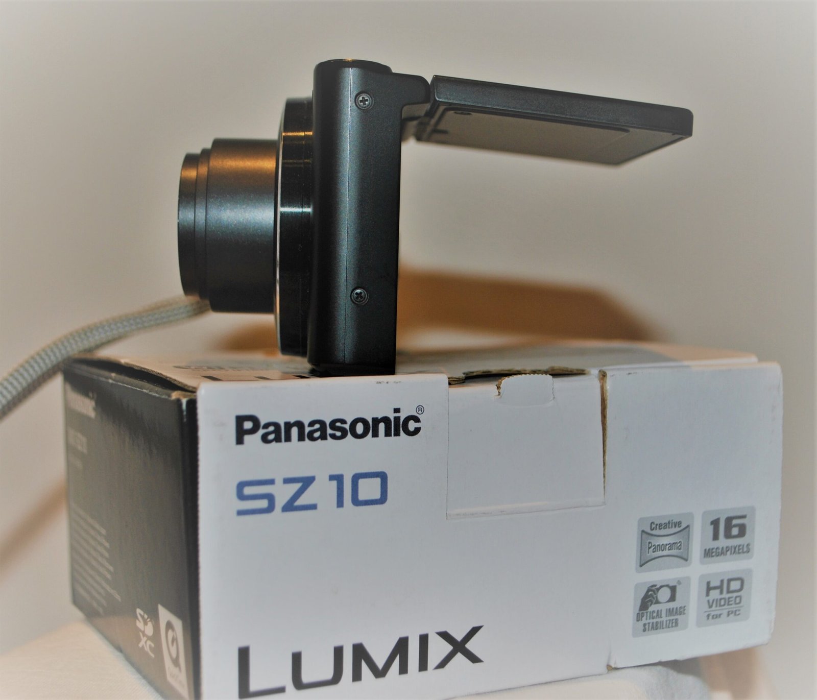 Panasonic Lumix DMC-SZ10 - Image 2